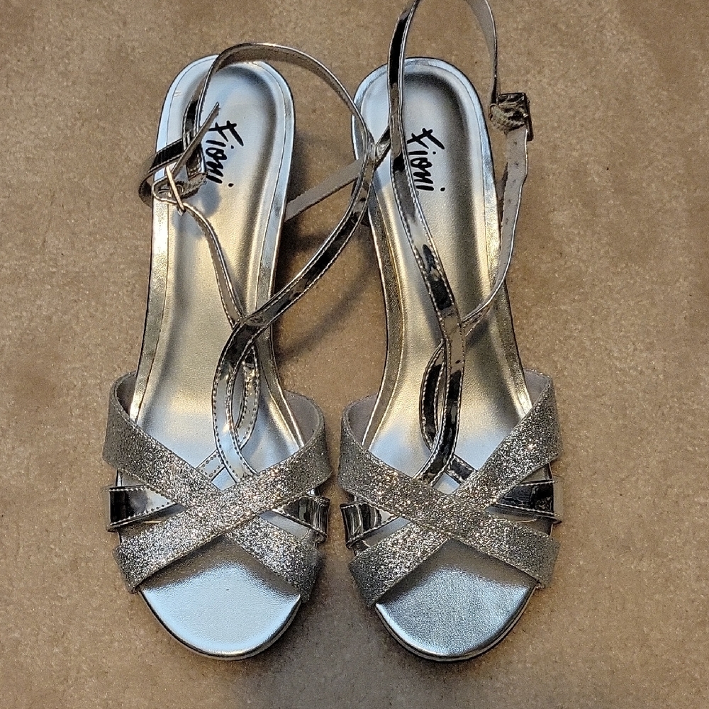 Fioni Silver Strappy Women's Sandals 9